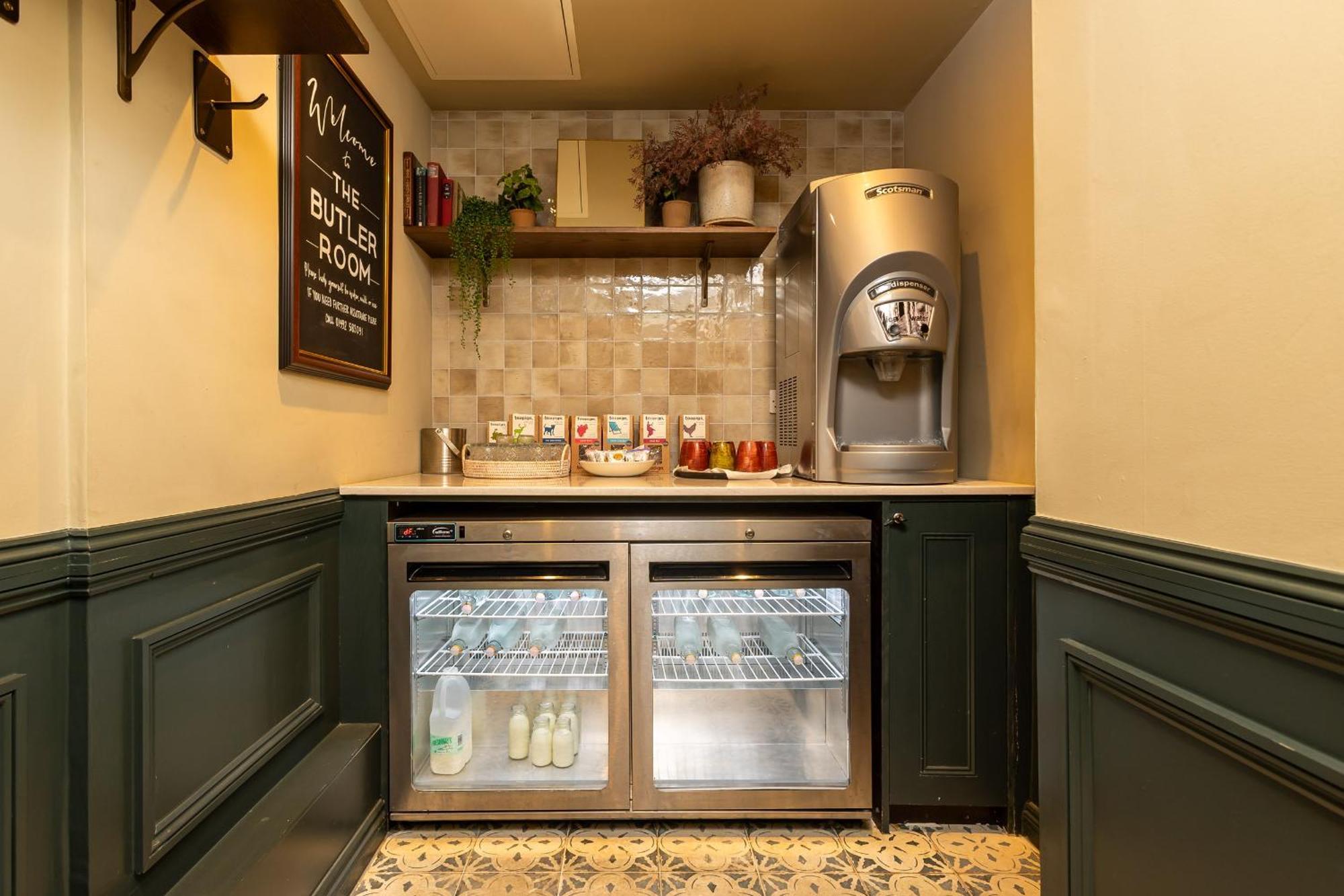 Salisbury Arms Hotel Хартфорд Экстерьер фото